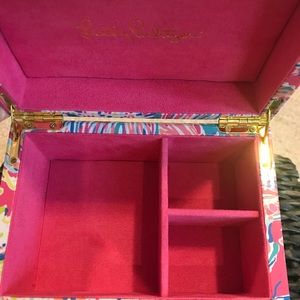 Lilly Pulitzer jewelry box ( brand new)